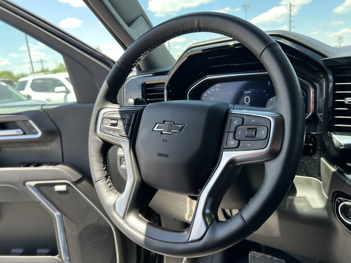 Used 2025 Chevrolet Silverado 1500 RST w/ Redline Edition AWD/4WD image 8
