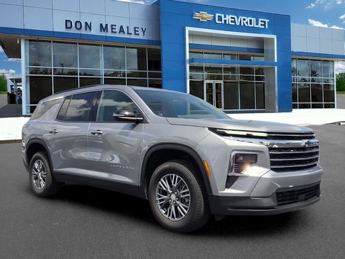 New 2026 Chevrolet Traverse LT w/ Driver Confidence Package FWD image 1