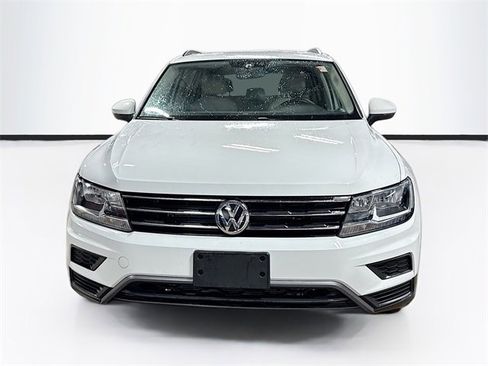 Used 2021 Volkswagen Tiguan SE w/ Panoramic Sunroof Package image 2