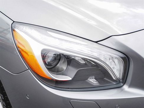 Used 2013 Mercedes-Benz SL 550 image 9