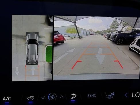 Used 2024 Chevrolet Traverse LT image 16