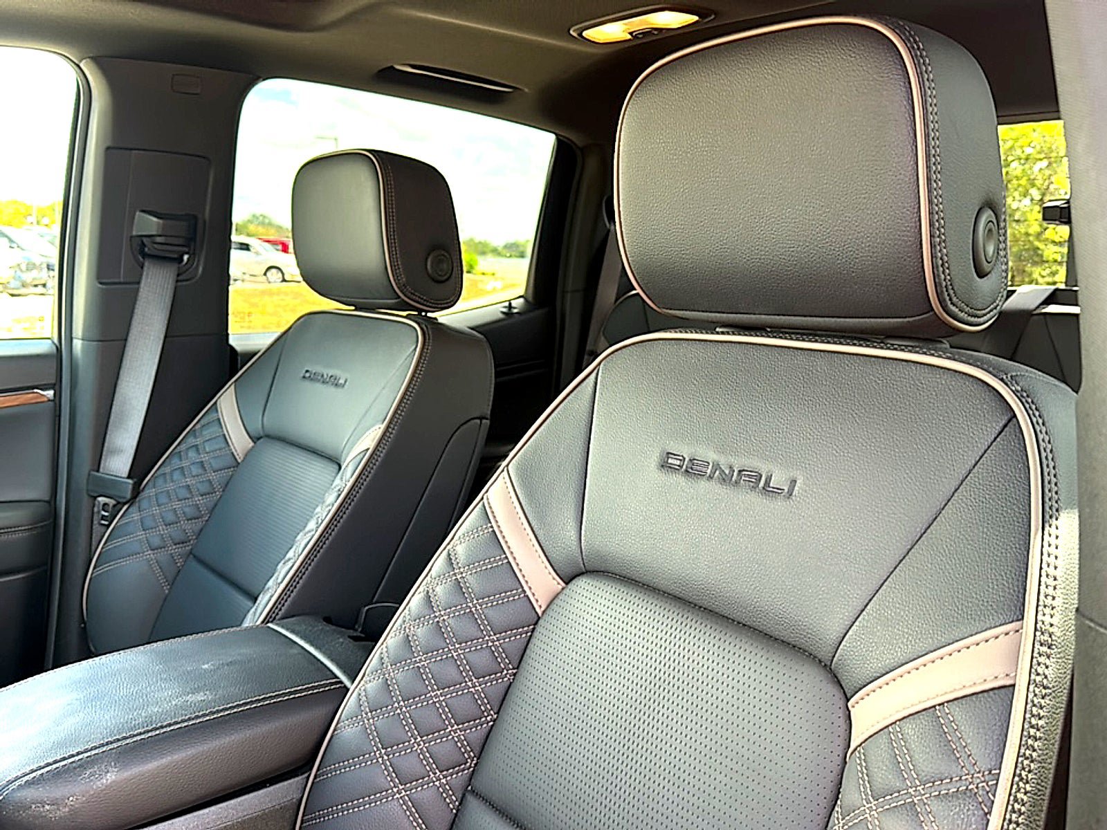 Used 2024 GMC Canyon Denali AWD/4WD image 14