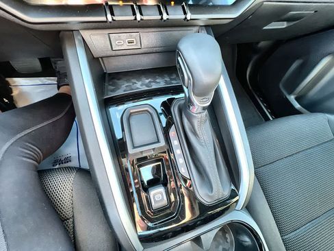 Used 2024 Chevrolet Colorado LT image 15