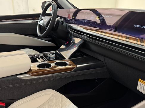 New 2025 Cadillac Escalade Sport Platinum w/ LPO, ONYX Package image 58