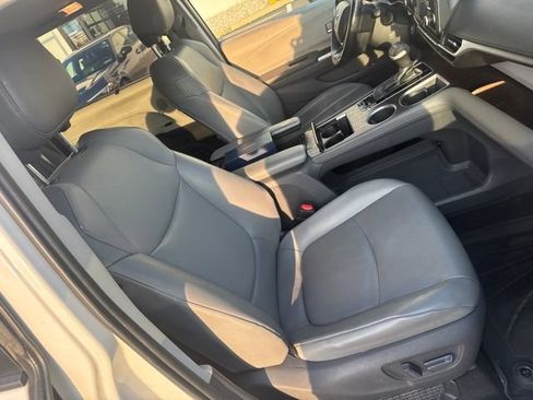 Used 2021 Toyota Sienna XLE AWD/4WD image 10