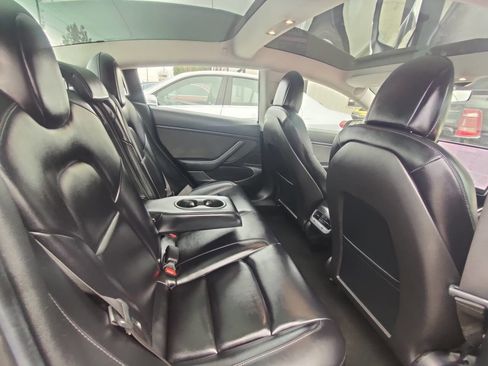 Used 2018 Tesla Model 3 Mid Range image 7