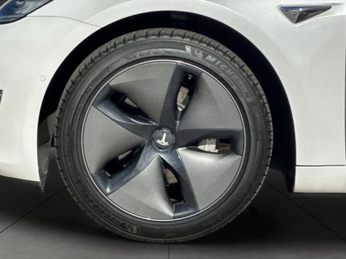 Used 2018 Tesla Model 3 Long Range image 4