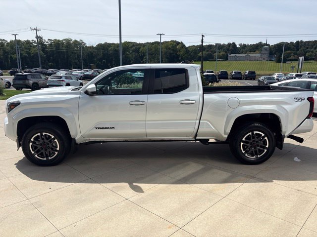 Used 2025 Toyota Tacoma TRD Sport AWD/4WD image 6