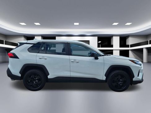 Used 2024 Toyota RAV4 LE AWD/4WD image 7