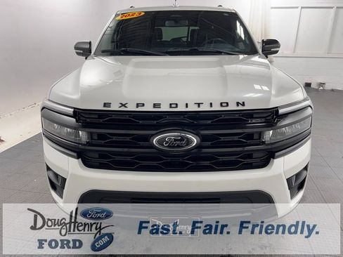 Used 2023 Ford Expedition Limited image 2