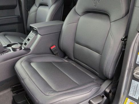 New 2025 Ford Bronco Badlands image 17