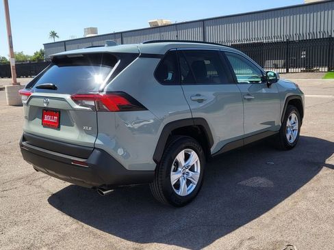 Used 2021 Toyota RAV4 XLE w/ Convenience Package FWD image 9