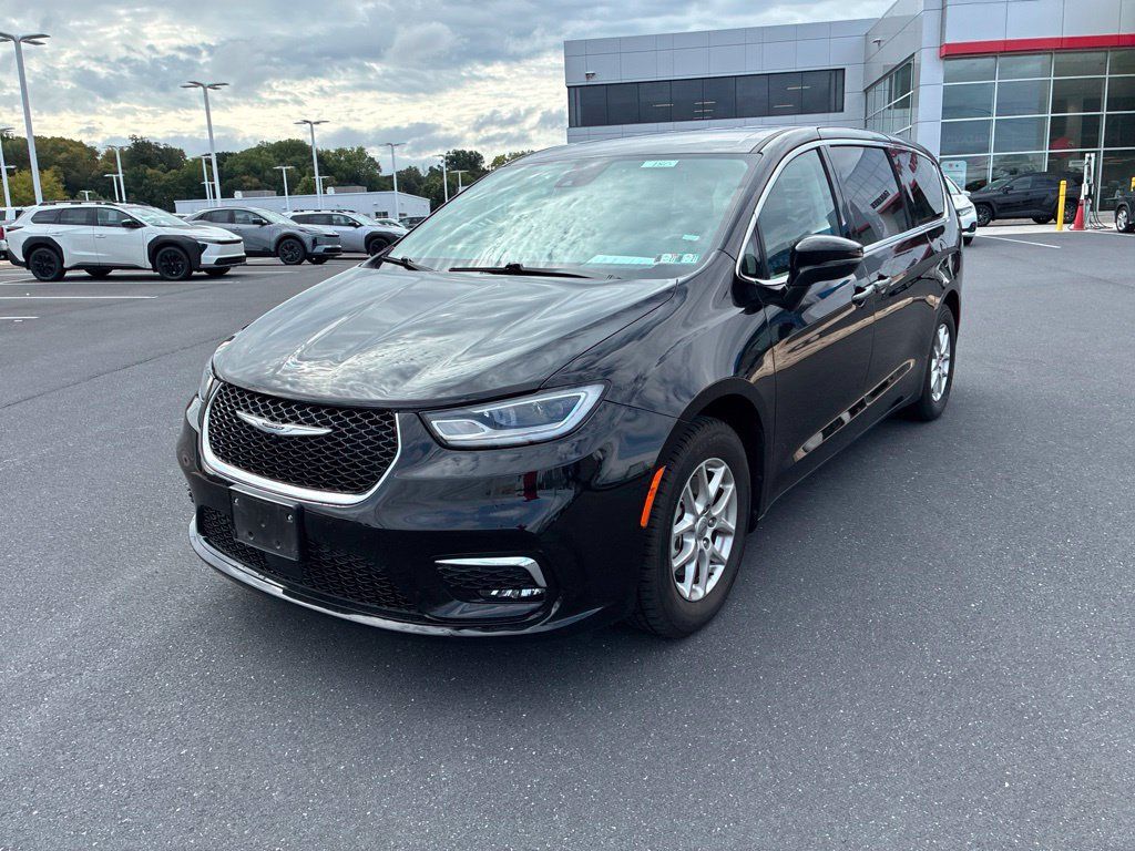 Used 2024 Chrysler Pacifica Touring-L FWD image 20