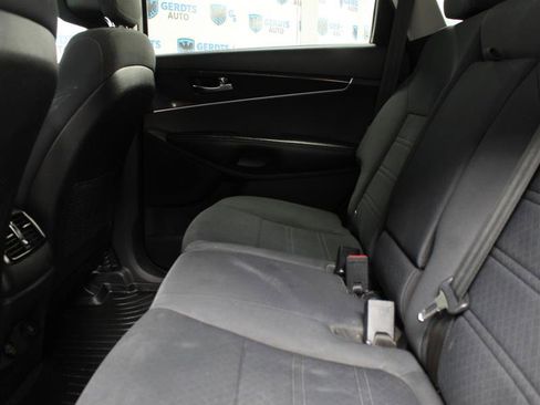 Used 2017 Kia Sorento AWD image 16