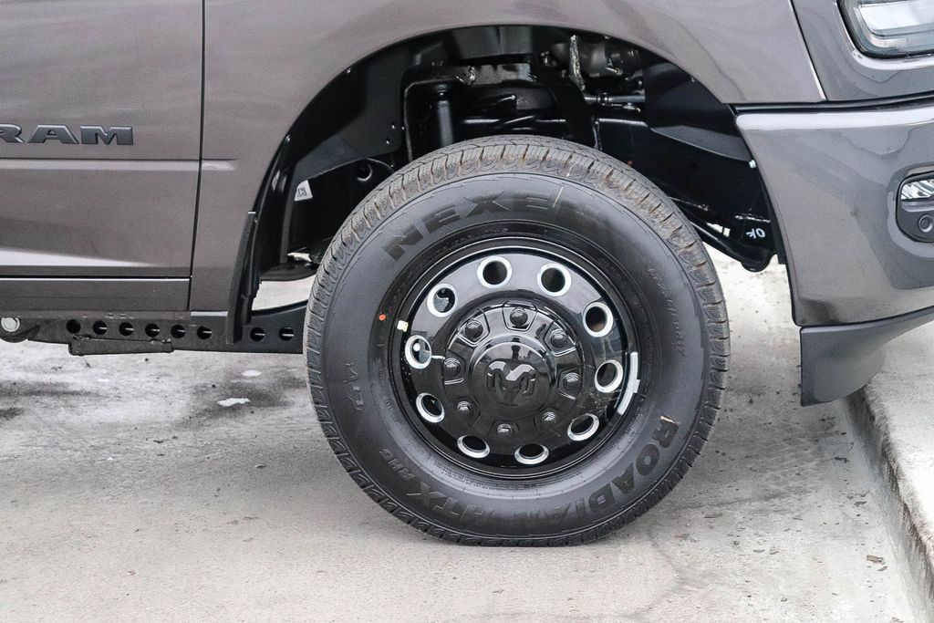 New 2026 RAM 3500 Big Horn AWD/4WD image 11