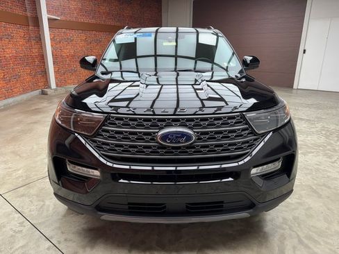 Certified 2022 Ford Explorer XLT w/ Equipment Group 202A image 8