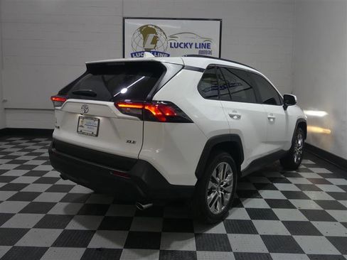 Used 2019 Toyota RAV4 XLE Premium image 10