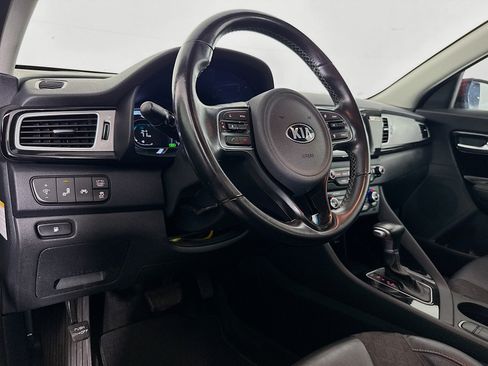 Used 2018 Kia Niro EX FWD image 21