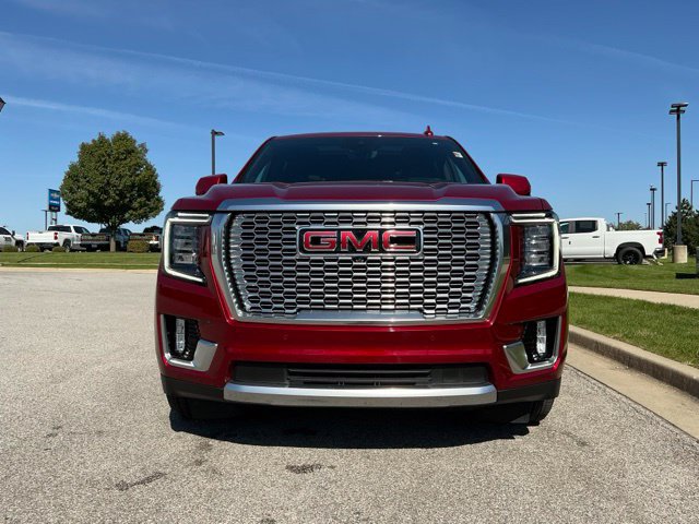 Used 2024 GMC Yukon XL Denali w/ Denali Reserve Package AWD/4WD image 8