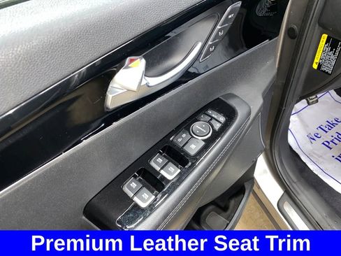 Used 2016 Kia Sorento SX image 18