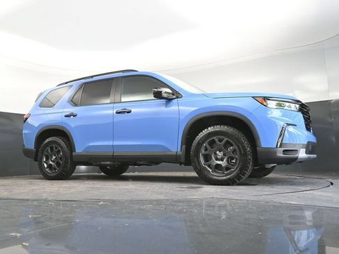 Used 2025 Honda Pilot TrailSport image 28