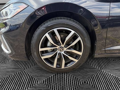 Used 2025 Volkswagen Jetta SE FWD image 15