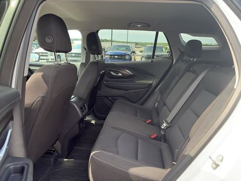 Used 2024 GMC Terrain SLE w/ Driver Convenience Package FWD image 13