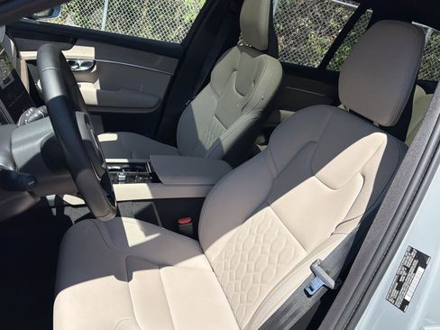 Certified 2025 Volvo XC90 B5 Plus image 17