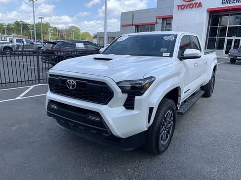 Certified 2025 Toyota Tacoma TRD Sport image 4