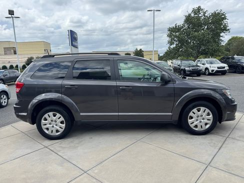 Used 2020 Dodge Journey SE FWD image 5