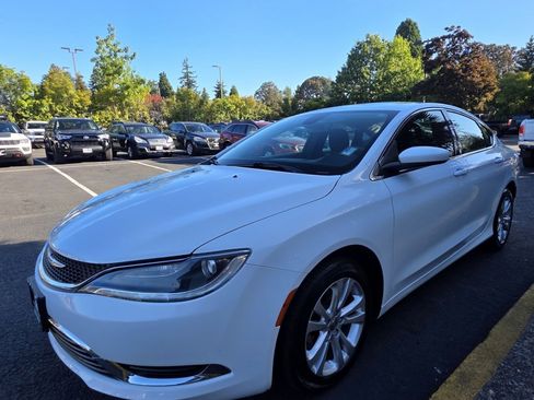 Used 2015 Chrysler 200 Limited w/ Convenience Group image 3