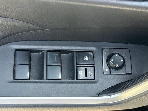 Used 2019 Toyota RAV4 XLE w/ Convenience Package FWD image 14