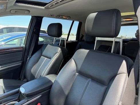 Used 2011 Mercedes-Benz GL 450 4MATIC image 3