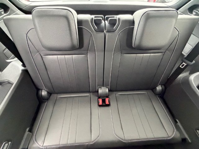 Used 2024 Volkswagen Tiguan SE R-Line FWD image 17