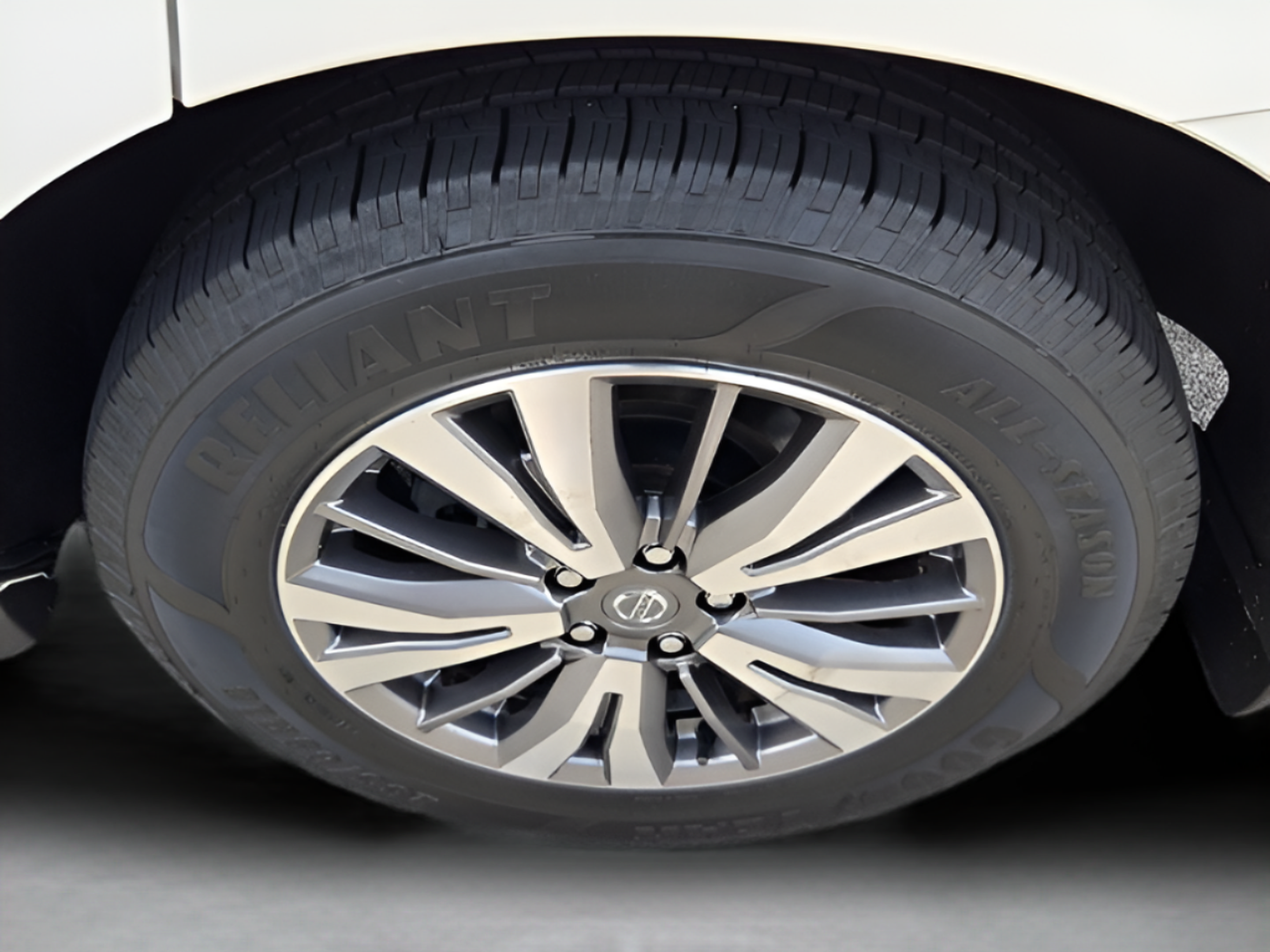 Used 2020 Nissan Pathfinder SV AWD/4WD image 29