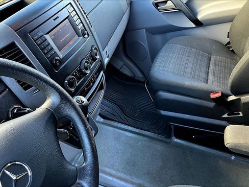 Used 2016 Mercedes-Benz Sprinter 2500 image 13