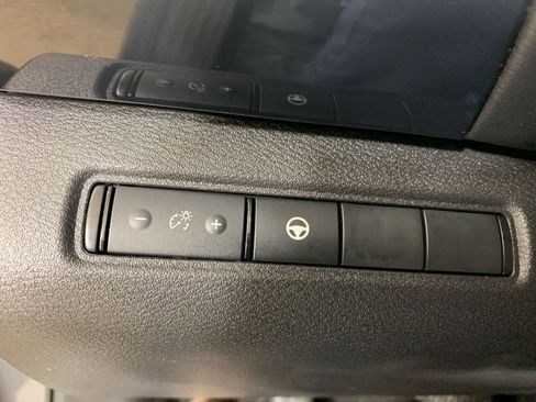 Used 2023 Nissan Pathfinder SV image 19