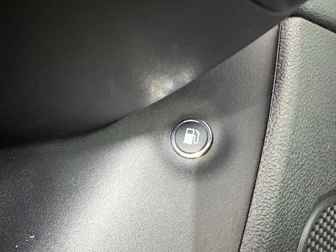 Used 2015 Jeep Cherokee Latitude w/ Cold Weather Group image 14