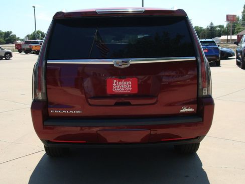 Used 2020 Cadillac Escalade ESV Premium Luxury image 5