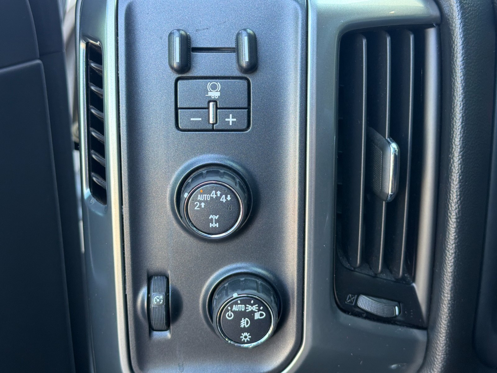 Used 2017 Chevrolet Silverado 1500 LT w/ All Star Edition AWD/4WD image 31