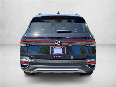 New 2026 Volkswagen Taos SE FWD image 4