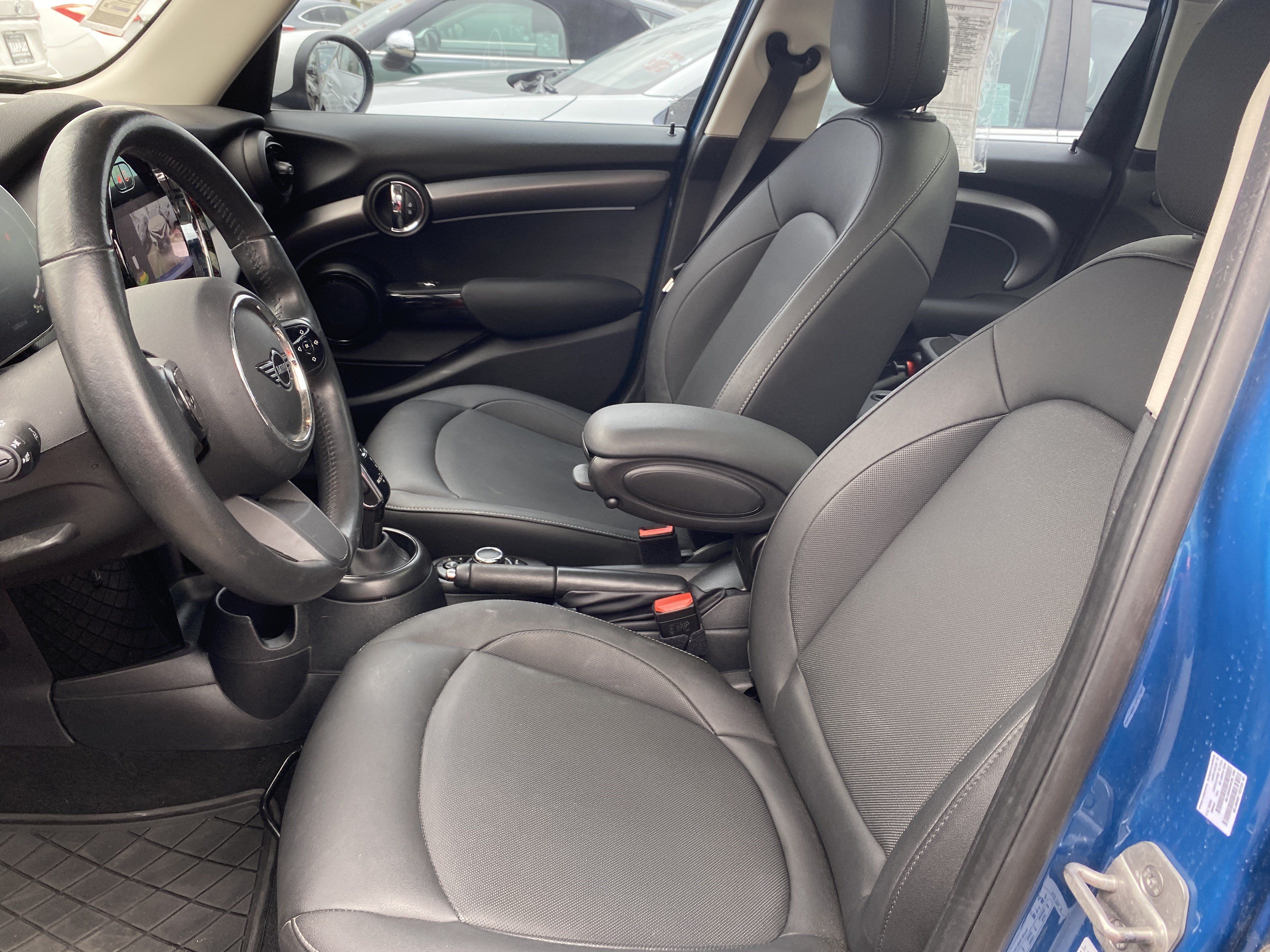 Used 2024 MINI Cooper 4-Door Hardtop FWD image 12