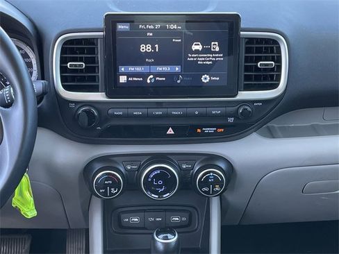 Used 2022 Hyundai Venue SEL image 15