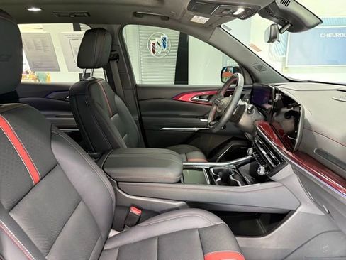 Used 2024 Chevrolet Traverse RS image 23