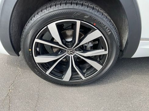 Used 2024 Volkswagen Atlas SEL Premium R-Line image 7