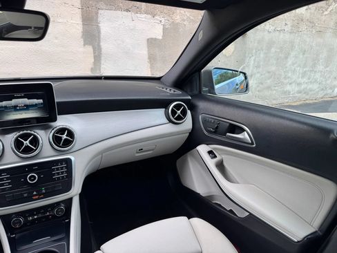Used 2017 Mercedes-Benz GLA 250 image 32