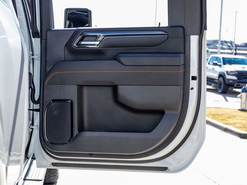 Used 2025 GMC Sierra 2500 AT4 w/ Technology Package image 36