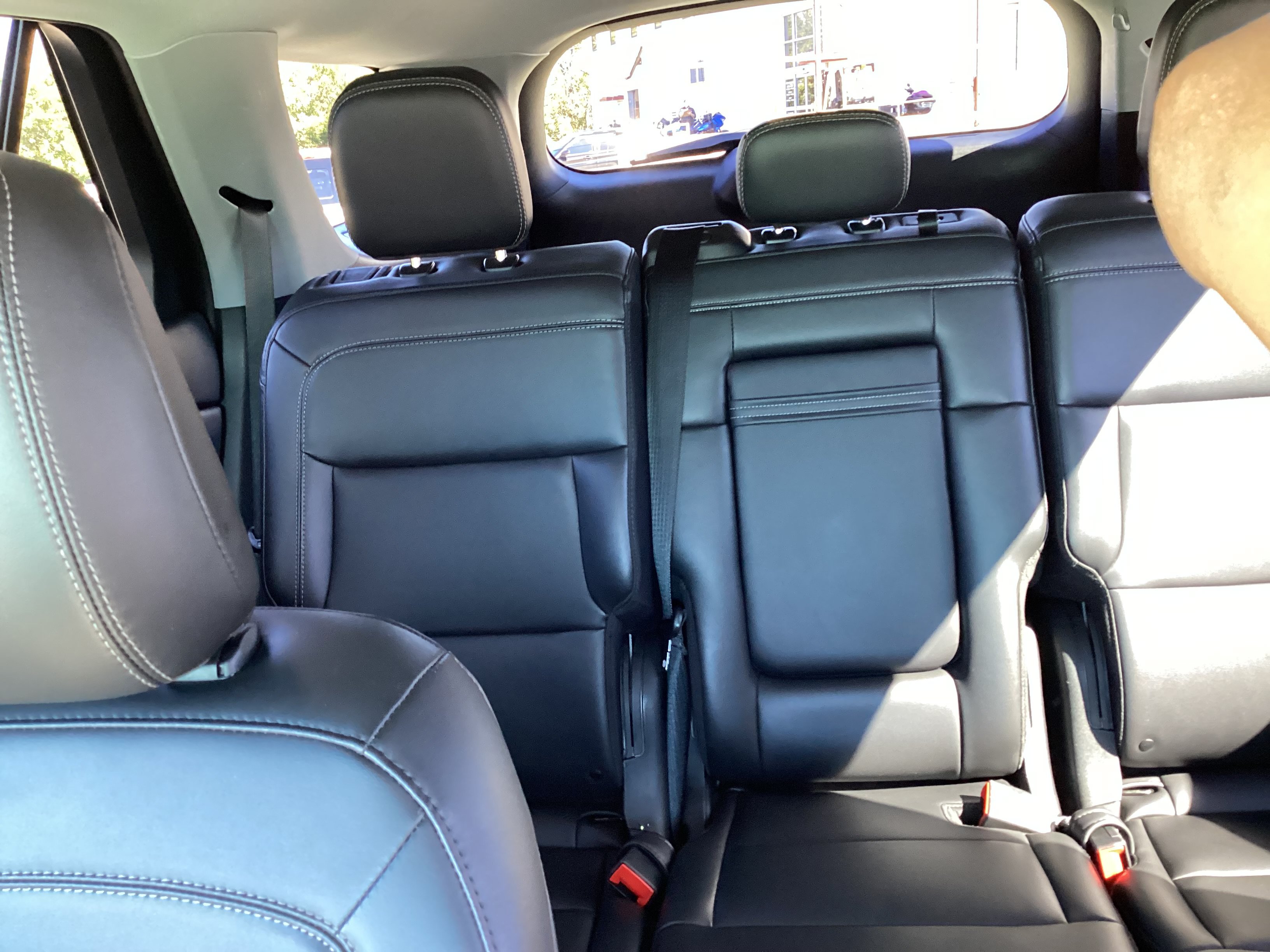 Used 2023 Ford Explorer XLT w/ Equipment Group 202A AWD/4WD image 5