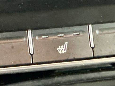 Used 2017 Kia Sorento LX w/ LX Convenience Package image 16