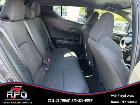 Used 2019 Toyota C-HR XLE FWD image 27
